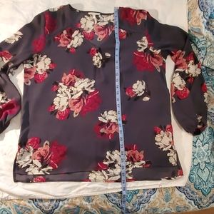 🤩Gray Blouse with Red and Pink Roses🤩
